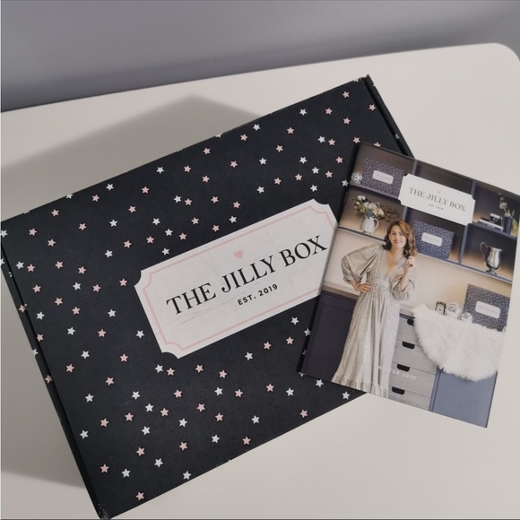 Fawn design fold over gold clutch-jilly box NWOT - Picture 6 of 6